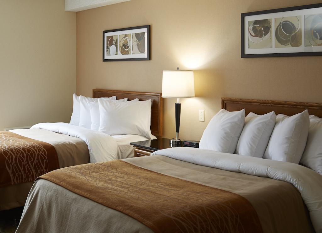 Comfort Inn Airport Виннипег Экстерьер фото