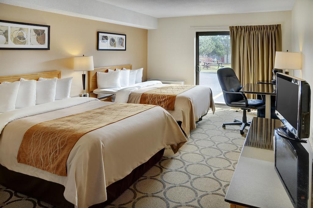 Comfort Inn Airport Виннипег Экстерьер фото