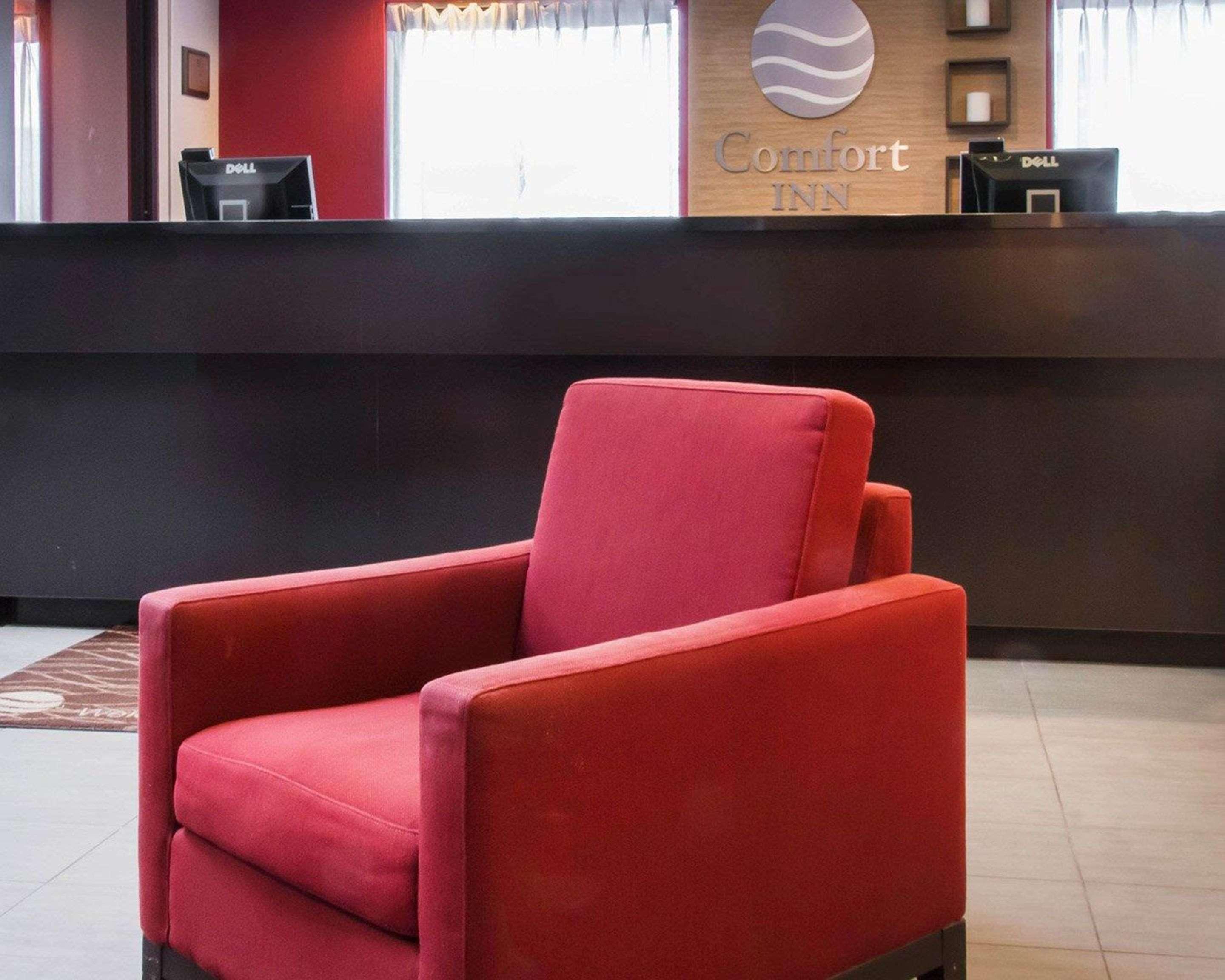Comfort Inn Airport Виннипег Экстерьер фото