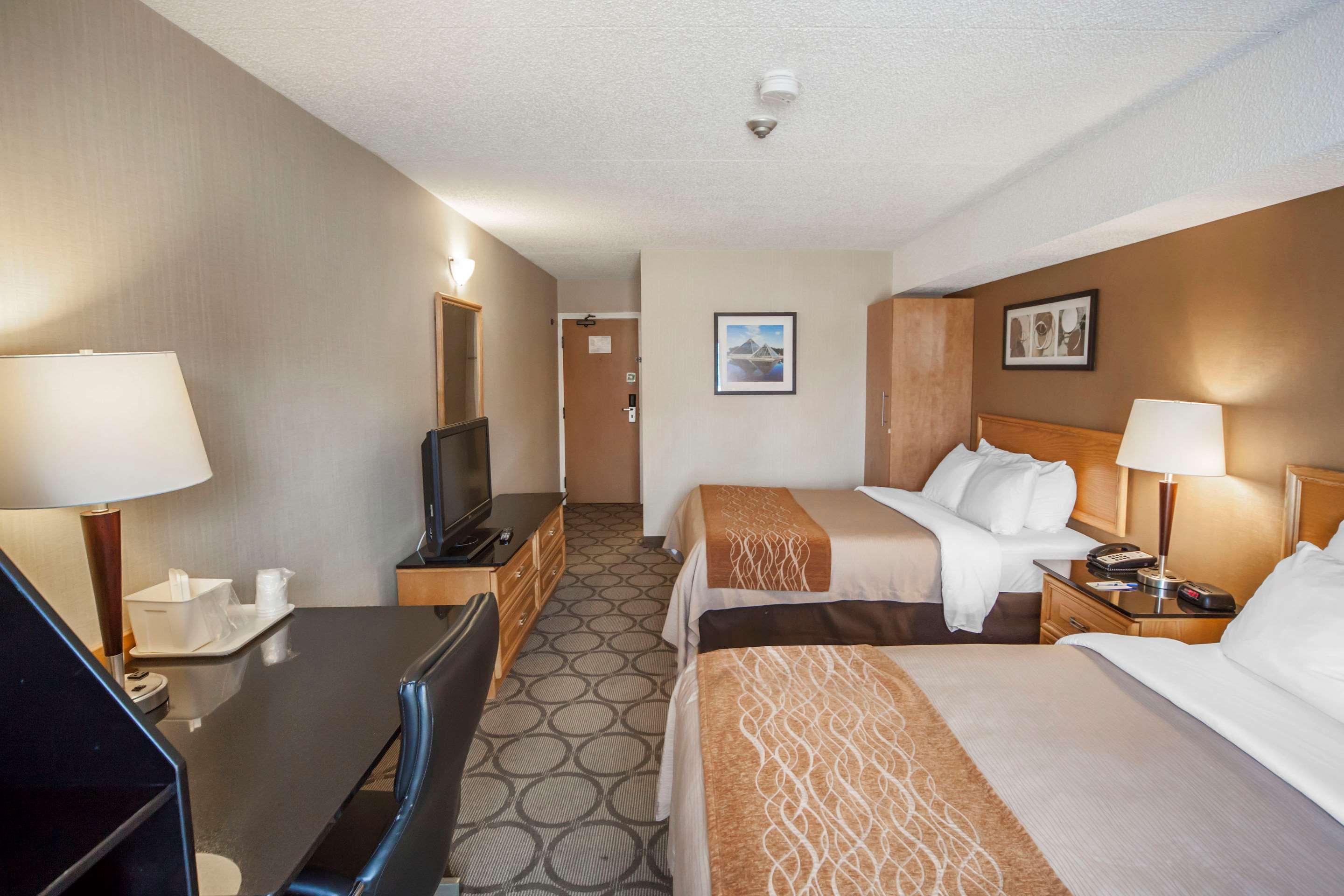 Comfort Inn Airport Виннипег Экстерьер фото