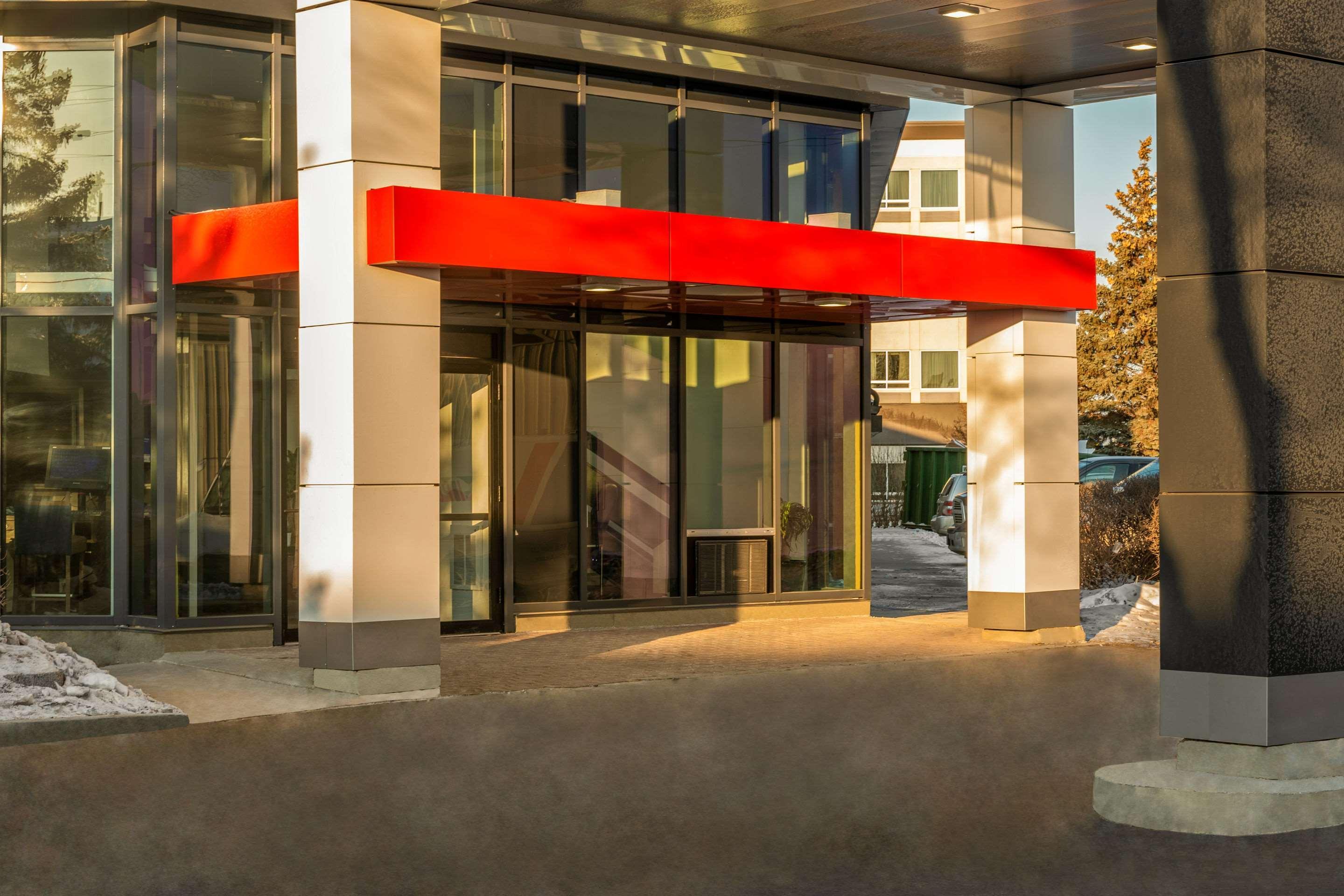 Comfort Inn Airport Виннипег Экстерьер фото