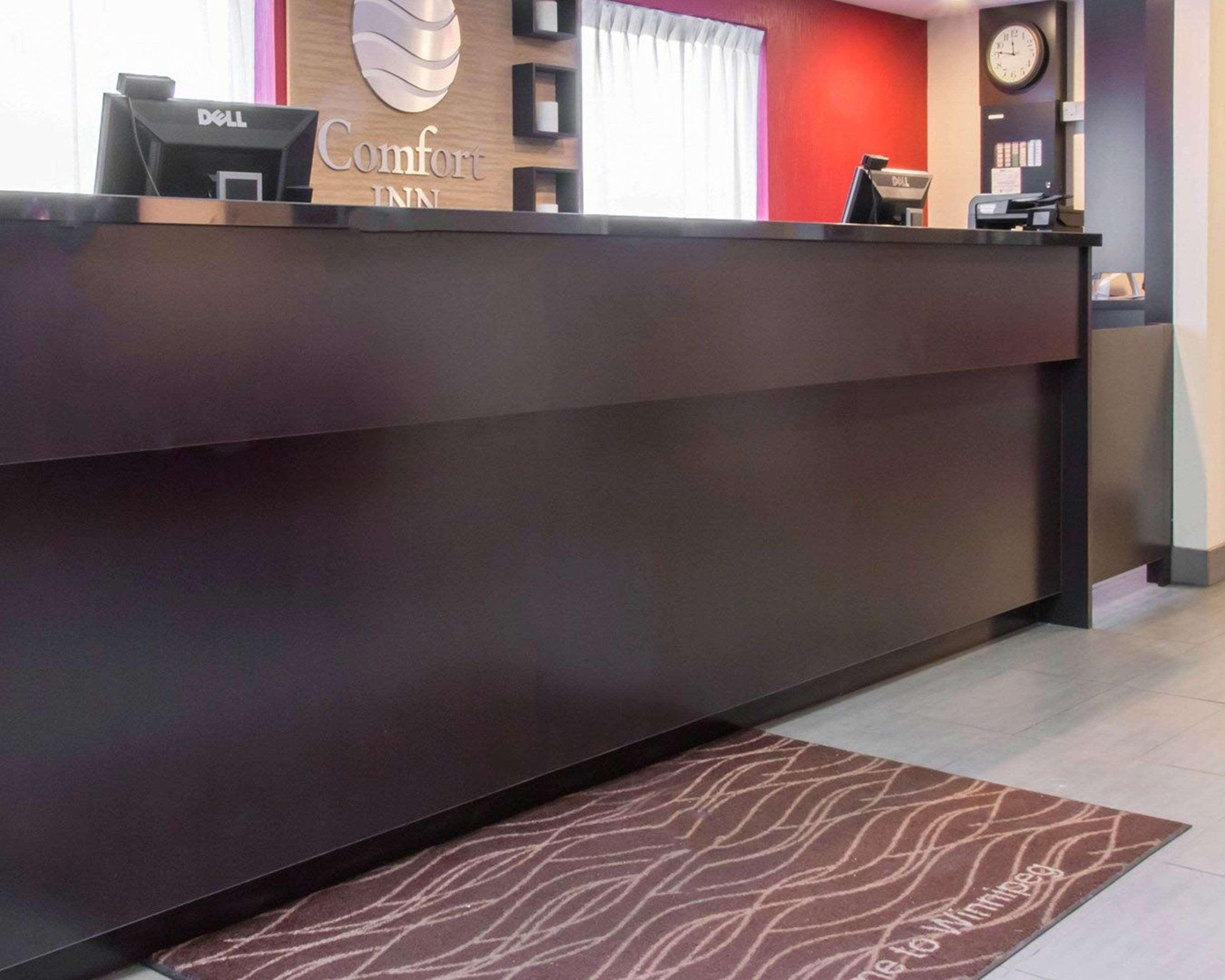 Comfort Inn Airport Виннипег Экстерьер фото