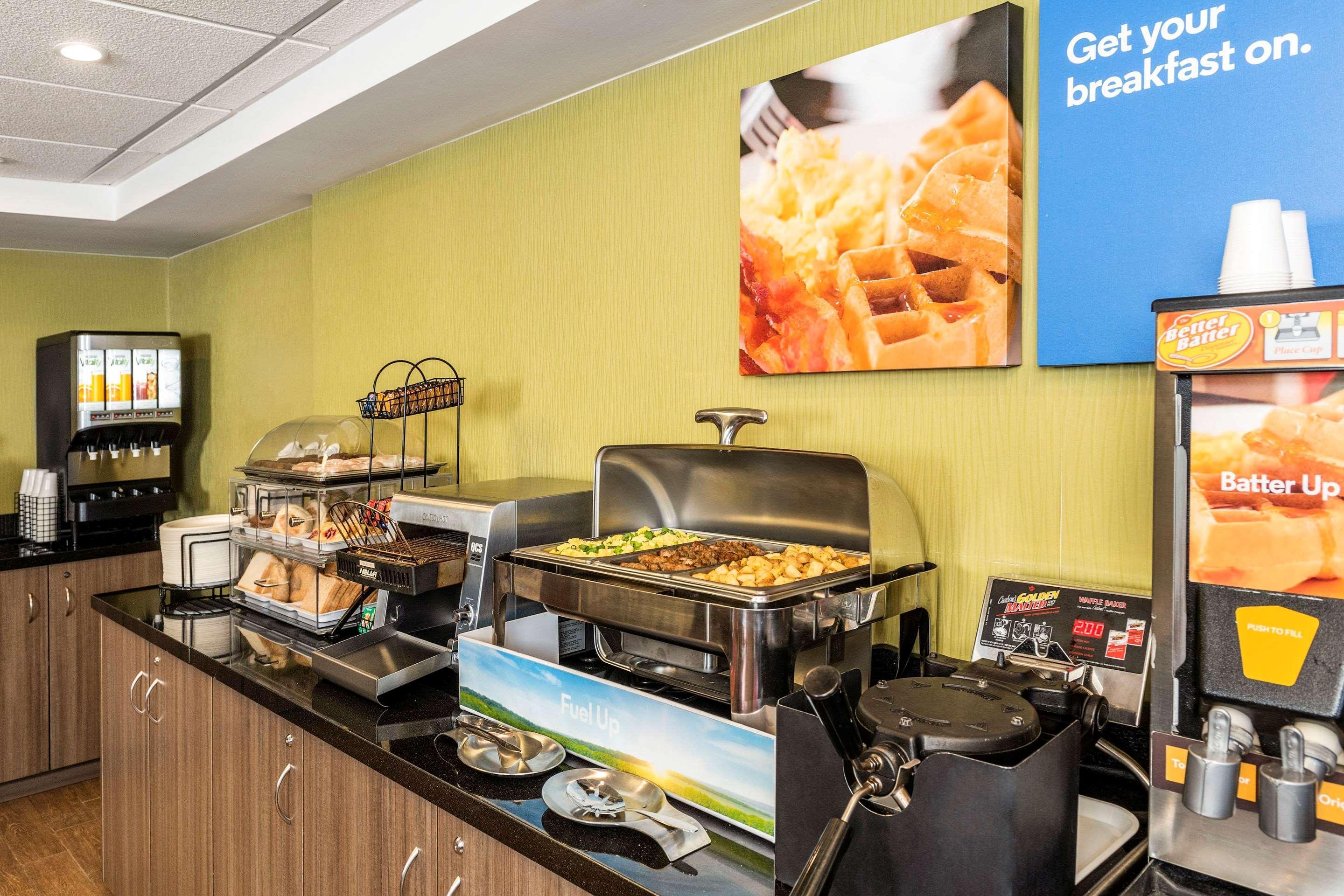 Comfort Inn Airport Виннипег Экстерьер фото