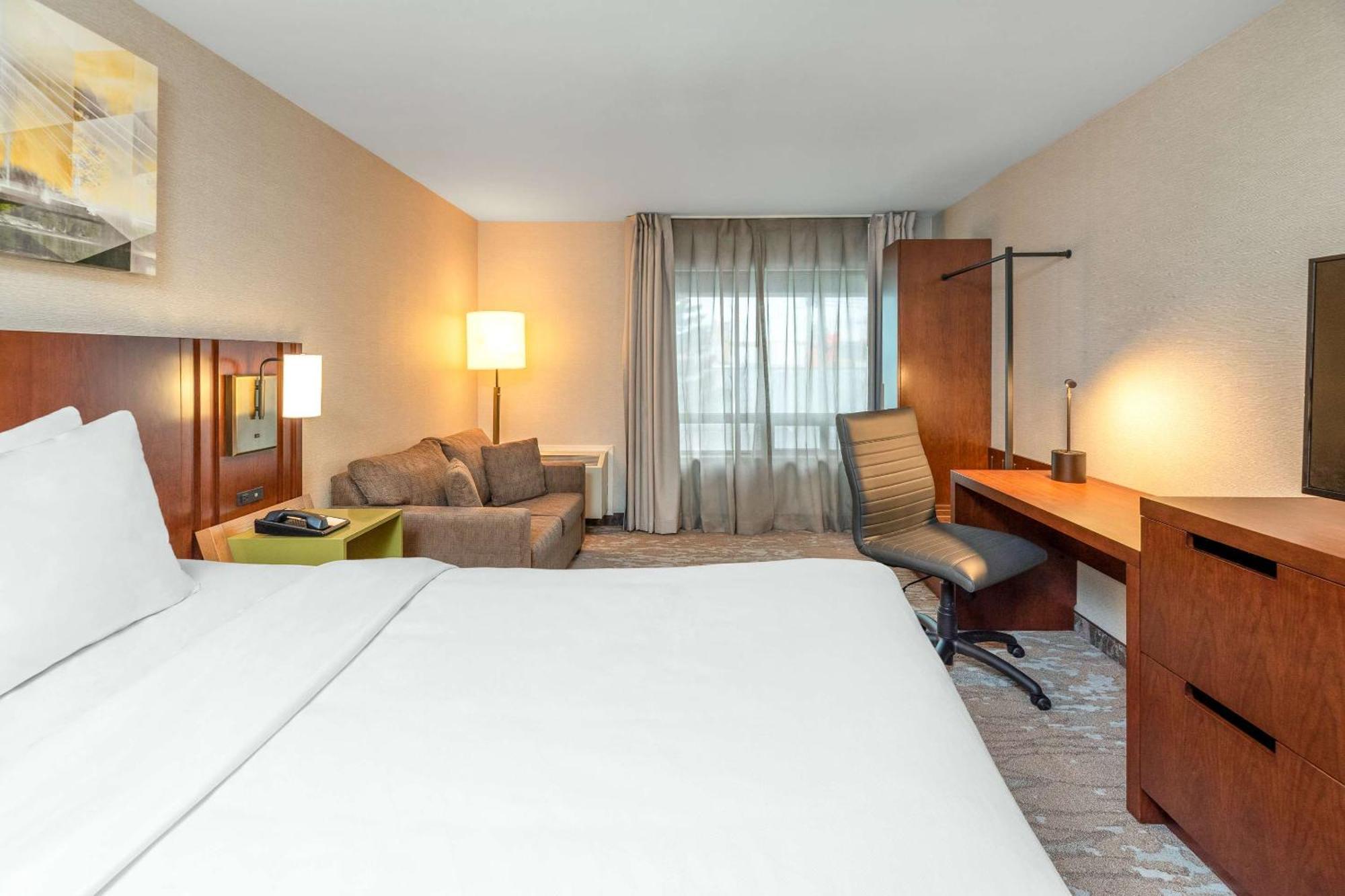 Comfort Inn Airport Виннипег Экстерьер фото