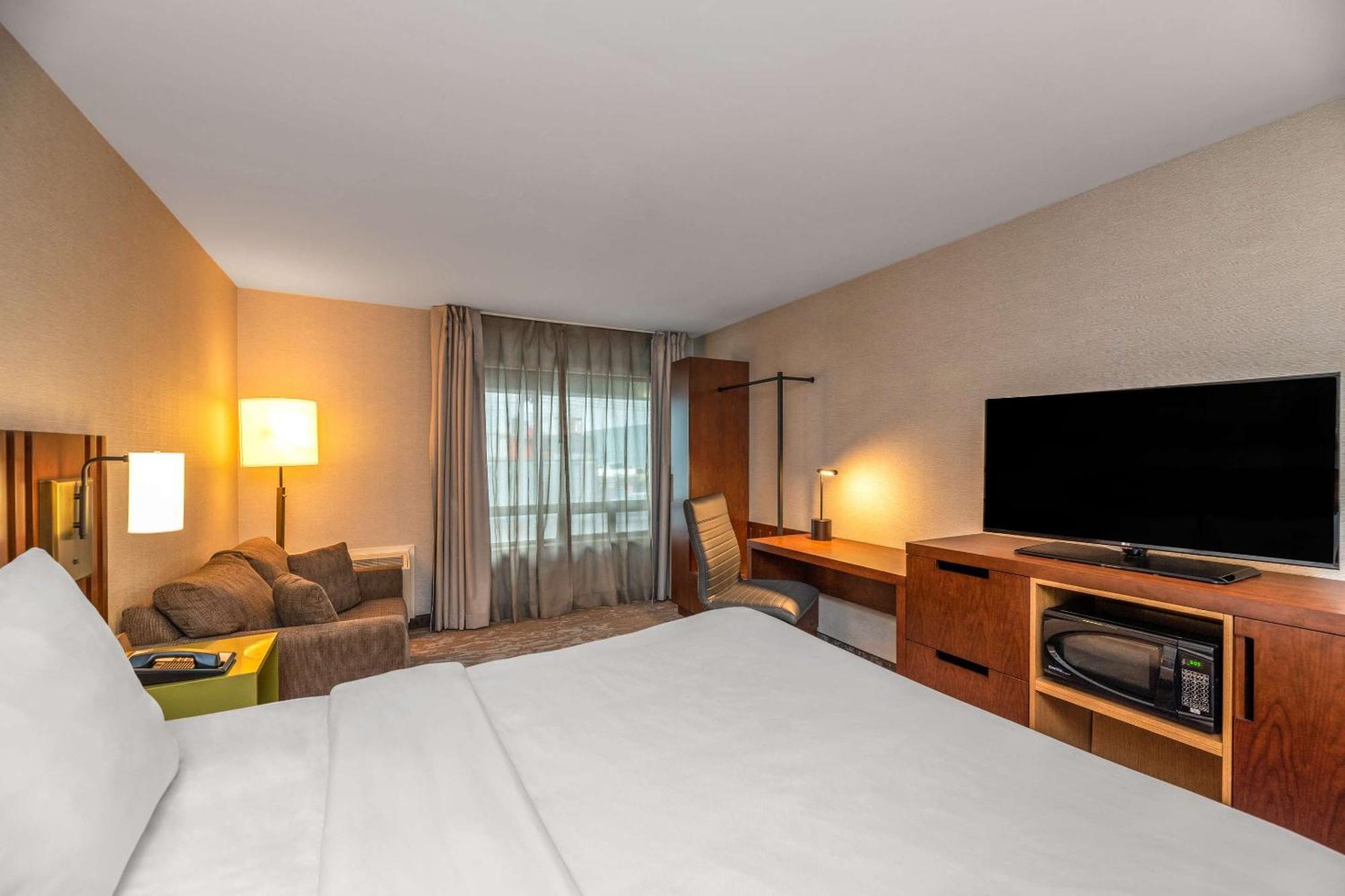 Comfort Inn Airport Виннипег Экстерьер фото