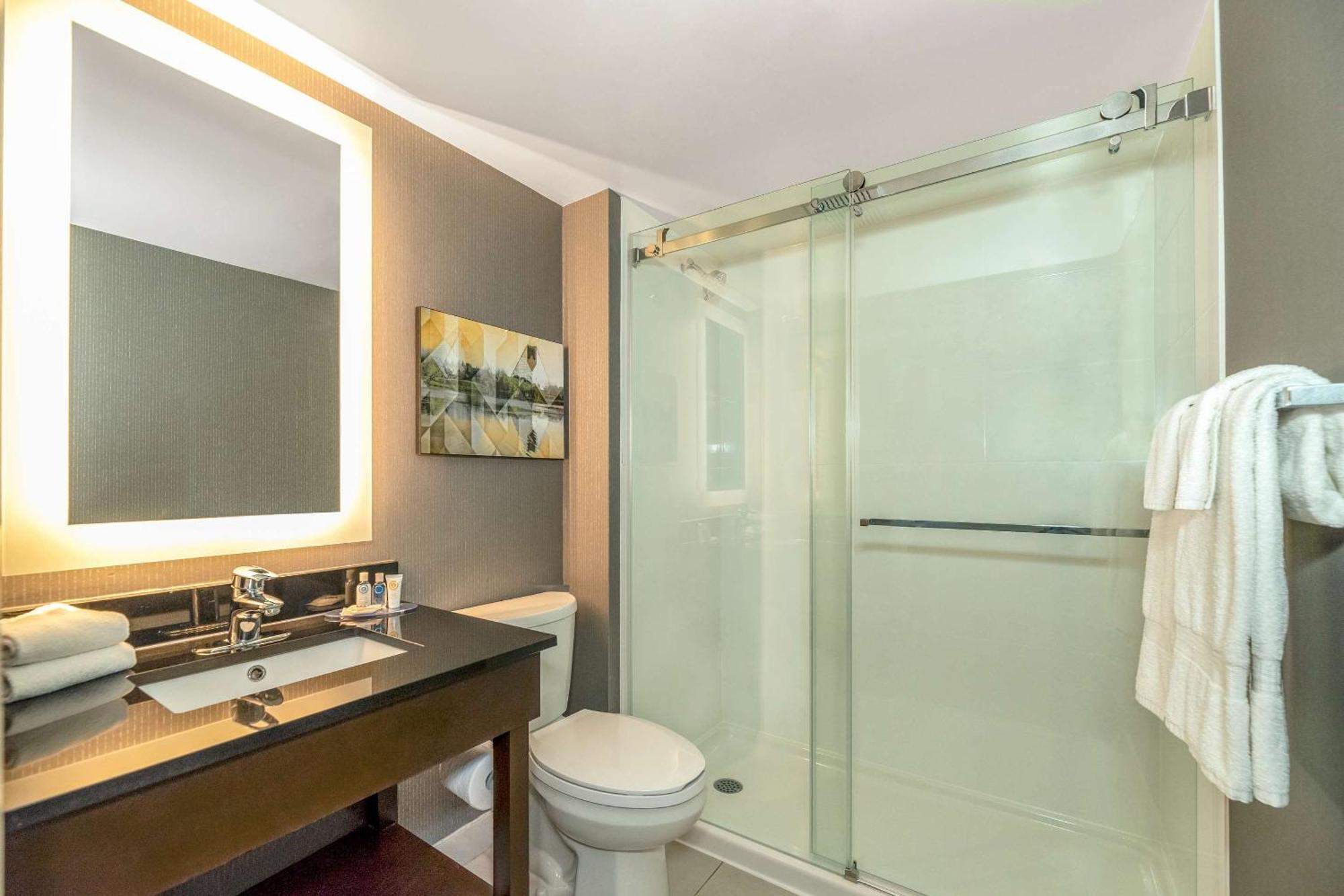 Comfort Inn Airport Виннипег Экстерьер фото