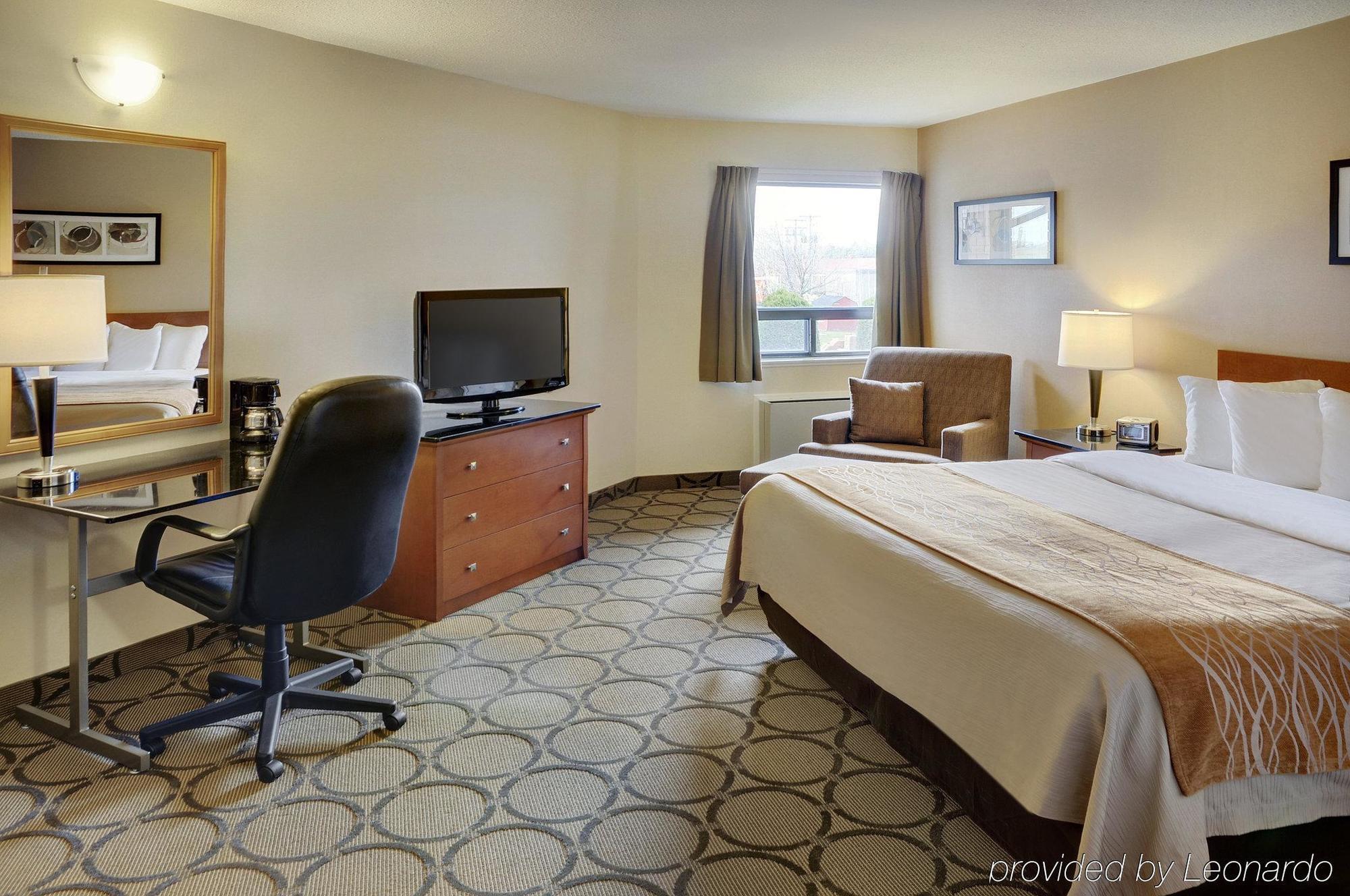 Comfort Inn Airport Виннипег Экстерьер фото