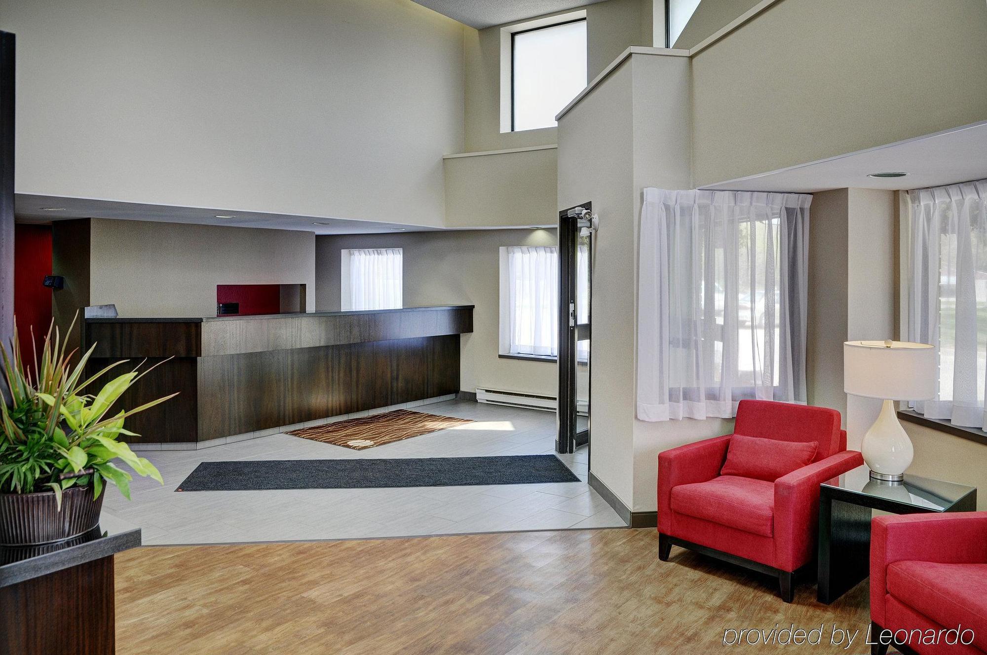 Comfort Inn Airport Виннипег Экстерьер фото