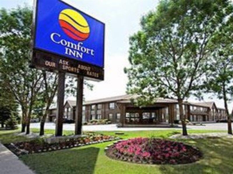 Comfort Inn Airport Виннипег Экстерьер фото