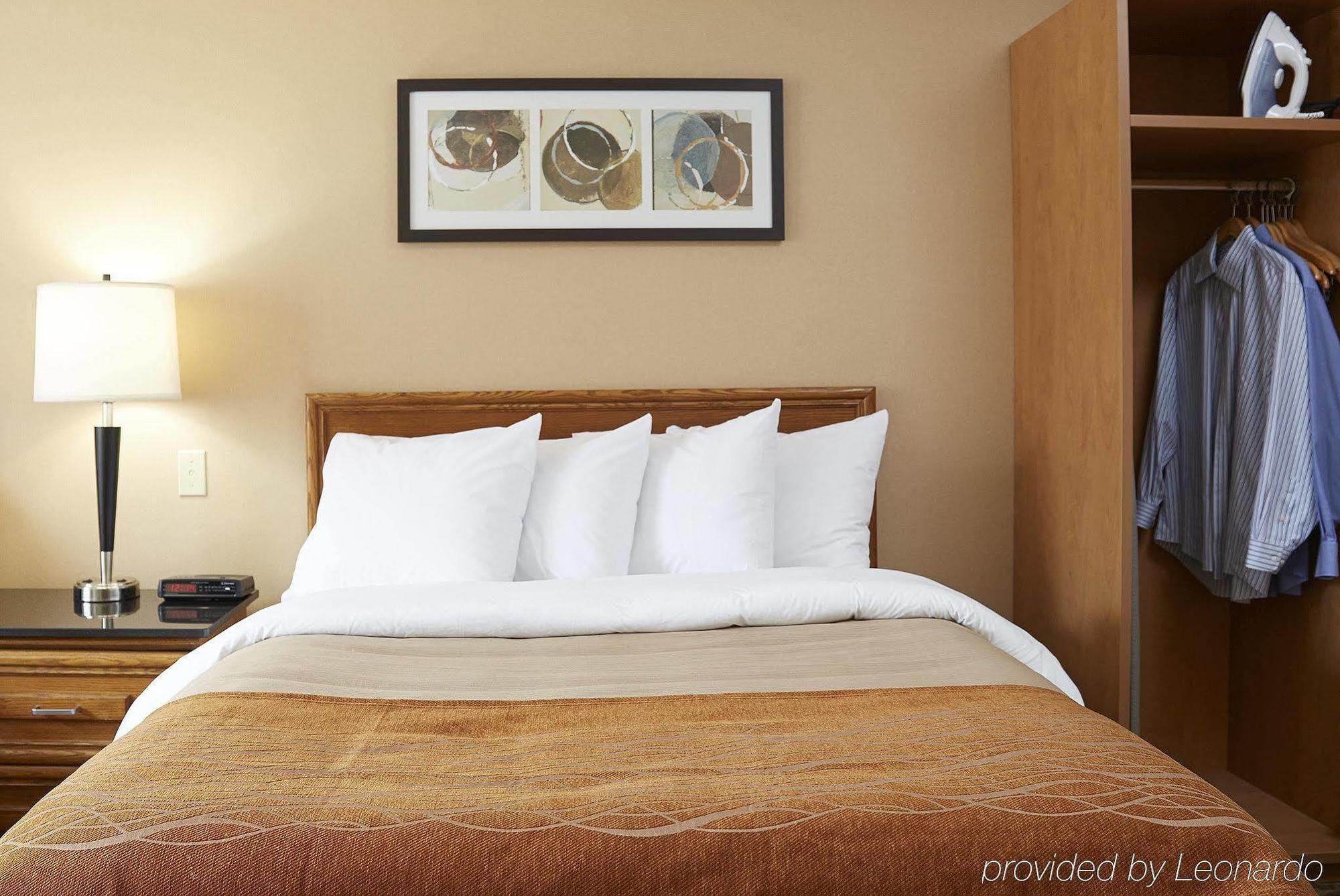 Comfort Inn Airport Виннипег Экстерьер фото