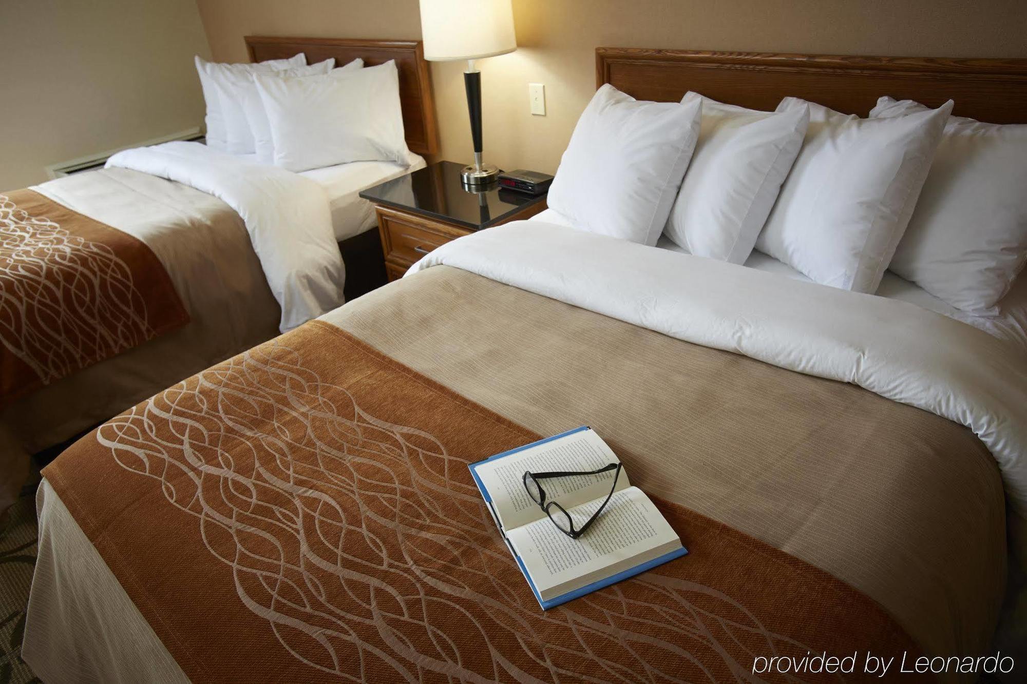 Comfort Inn Airport Виннипег Экстерьер фото