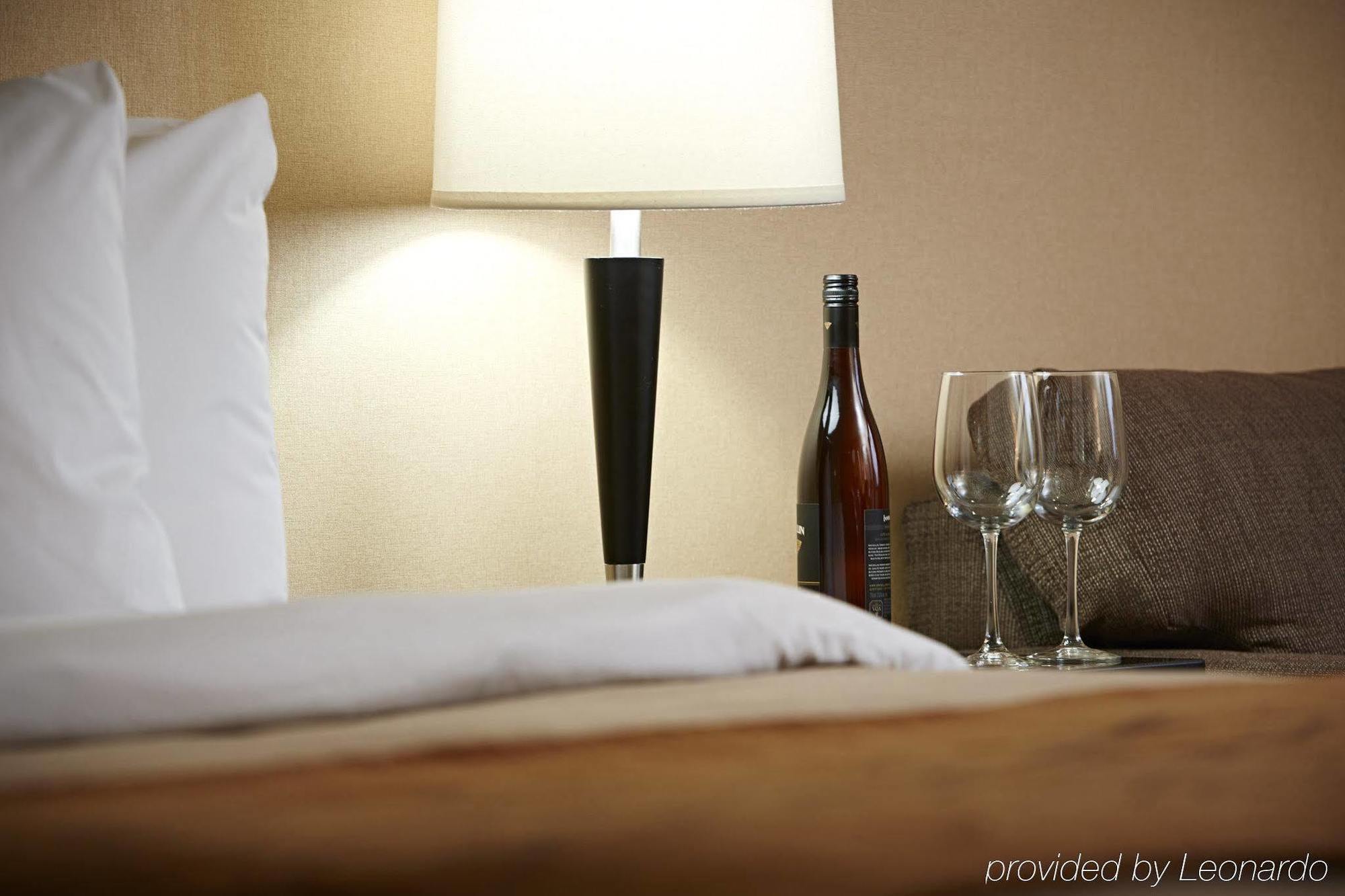 Comfort Inn Airport Виннипег Экстерьер фото