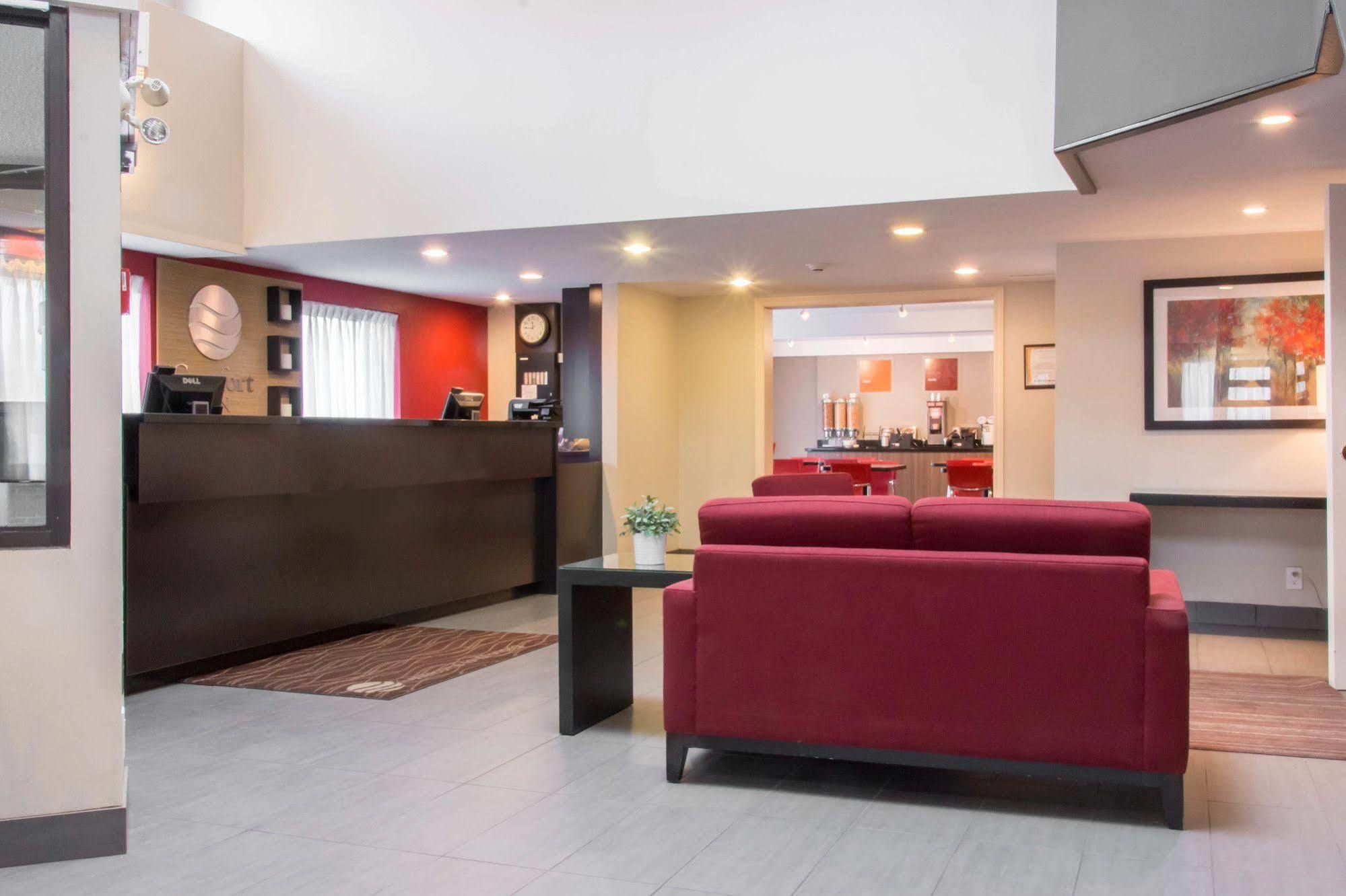 Comfort Inn Airport Виннипег Экстерьер фото