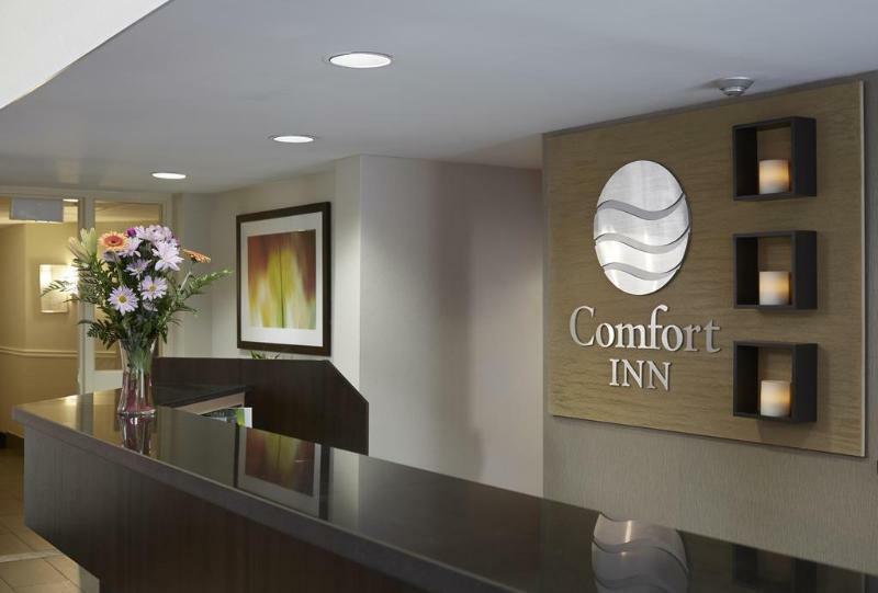 Comfort Inn Airport Виннипег Экстерьер фото