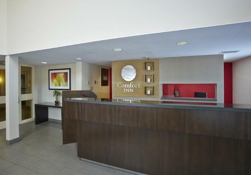 Comfort Inn Airport Виннипег Экстерьер фото