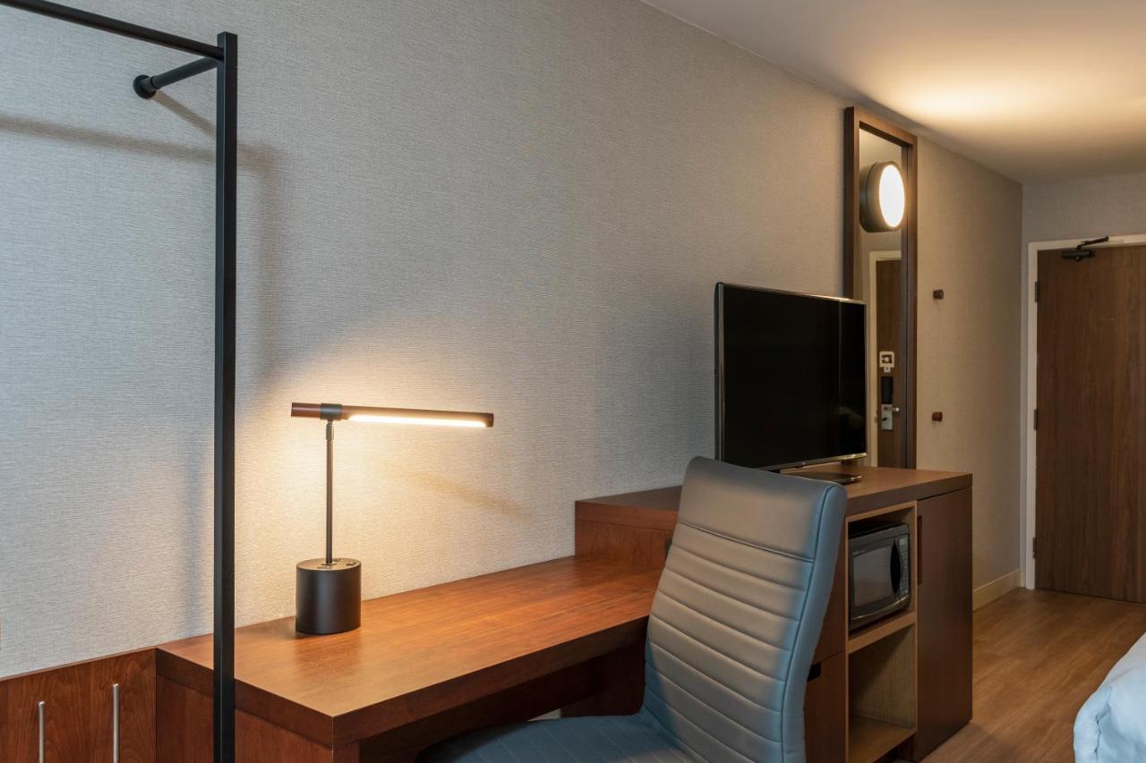 Comfort Inn Airport Виннипег Экстерьер фото